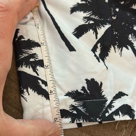 SHEIN Men’s Tropical Swim Shorts. Size Medium - Picture 5 of 5